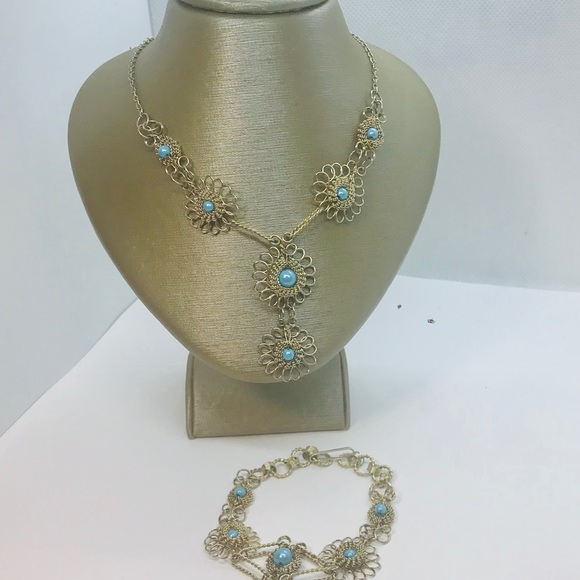 Beautiful Delicate Necklace & Bracelet Set - Picture 8 of 12